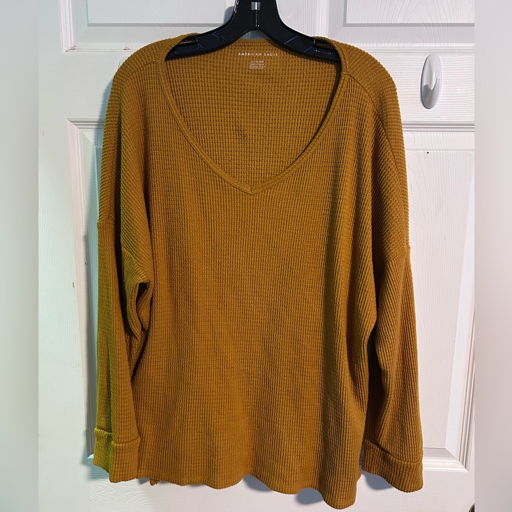 American Eagle Long sleeve waffle fabric shirt. Mustard color in size xl